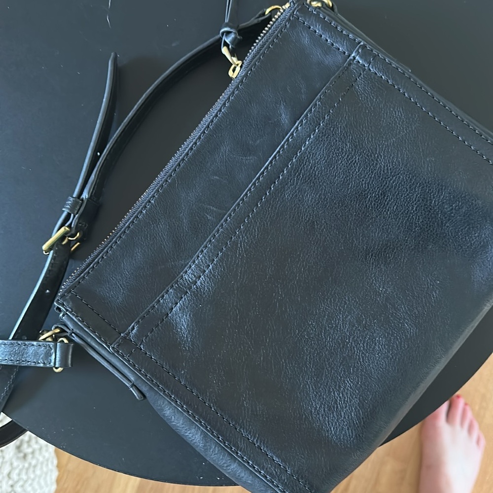 Fossil Black Leather Crossbody Bag with Gold Accents - Picture 3 of 3